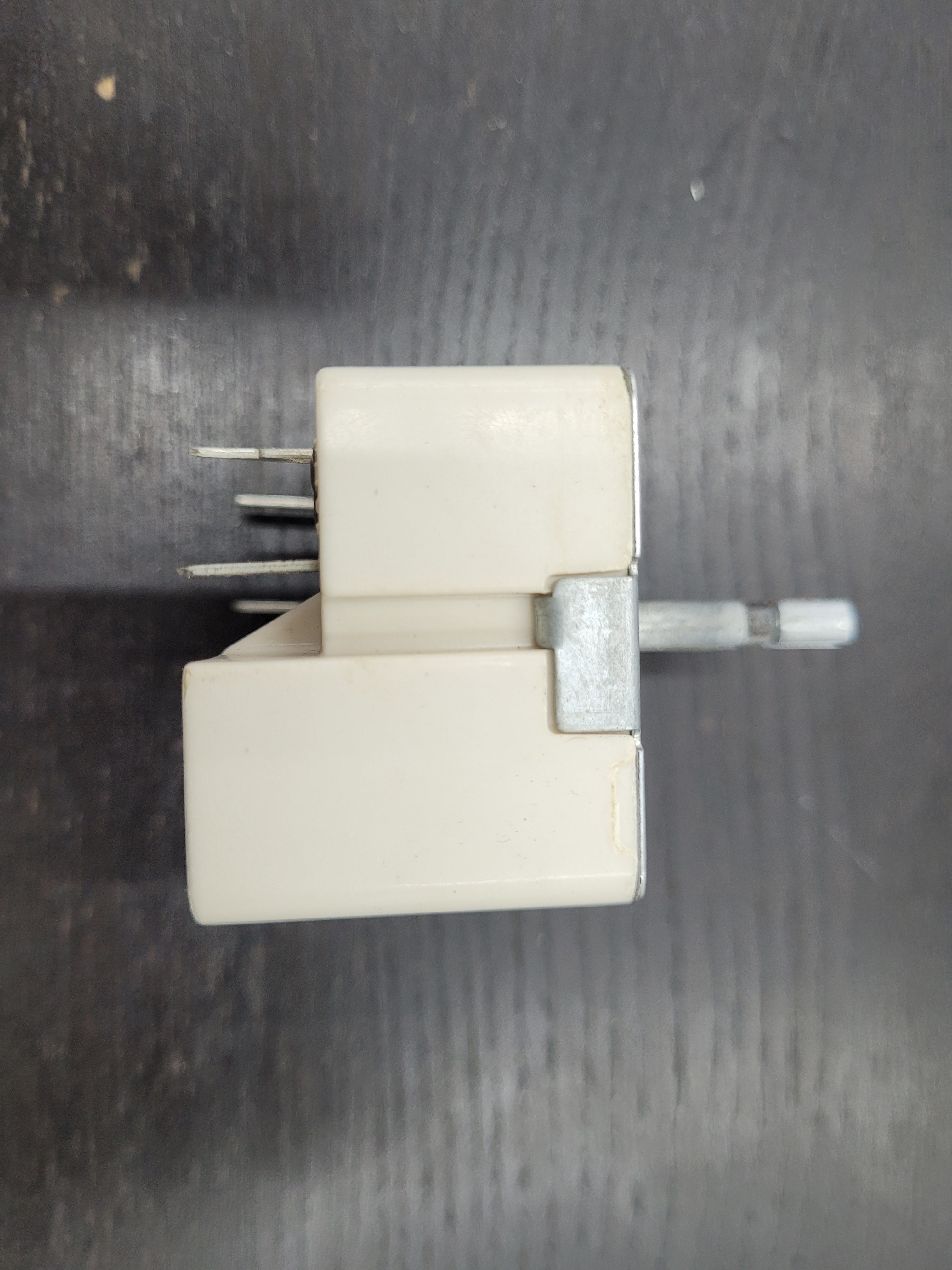 GE Range Surface Element Control Switch WB24T10012 164D1816P05 GE Range Surface Element Control Switch WB24T10012 164D1816P05